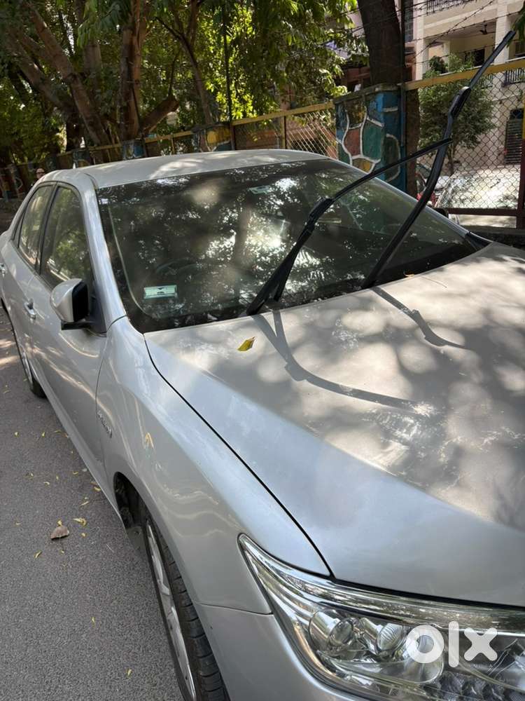 Toyota Camry Hybrid 2016 Km Driven