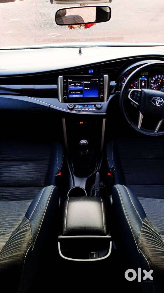 Toyota Innova Crysta, 2023