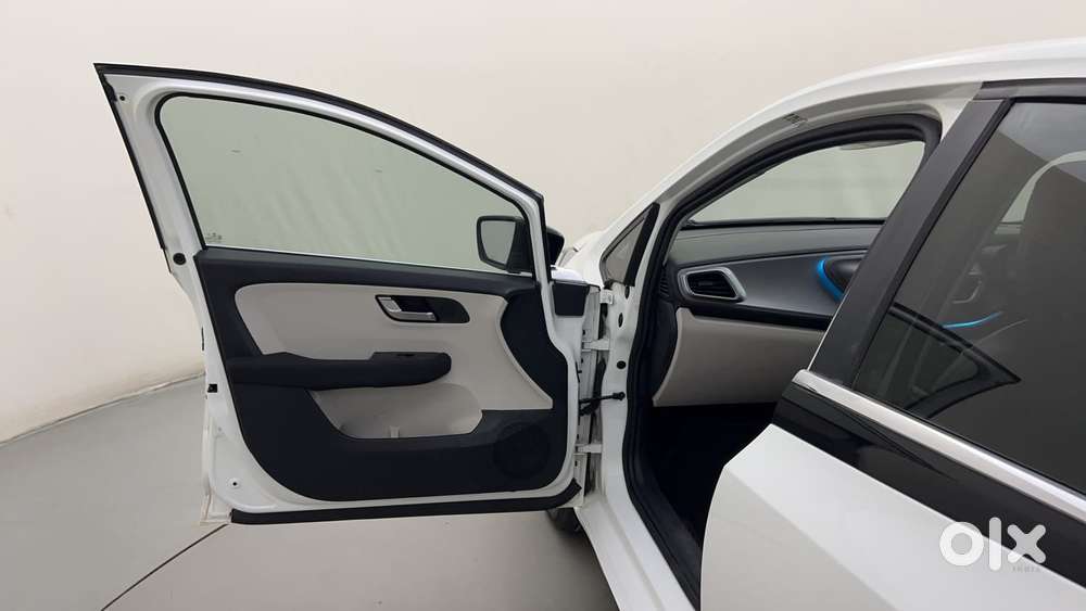 Tata Altroz Xz, 2023, Petrol