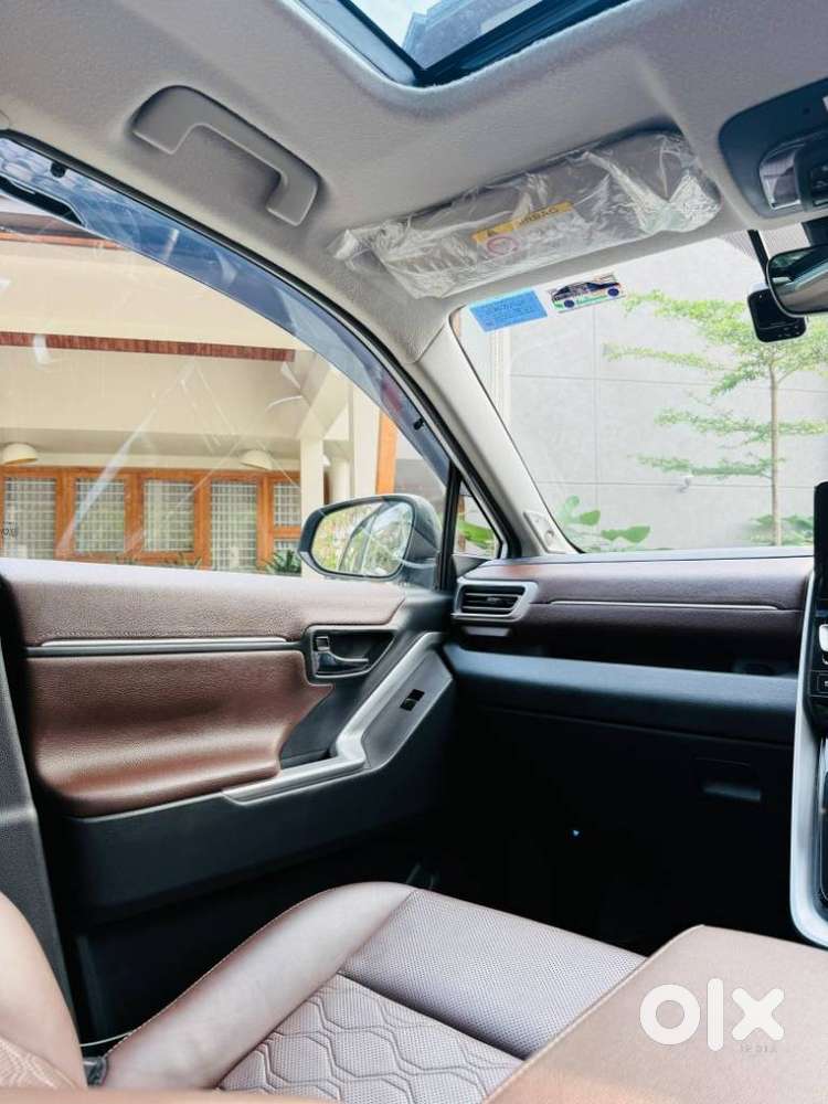 Toyota Innova Hycross 2.0 Zx (o) Hybrid 7 Str, 2025, Petrol