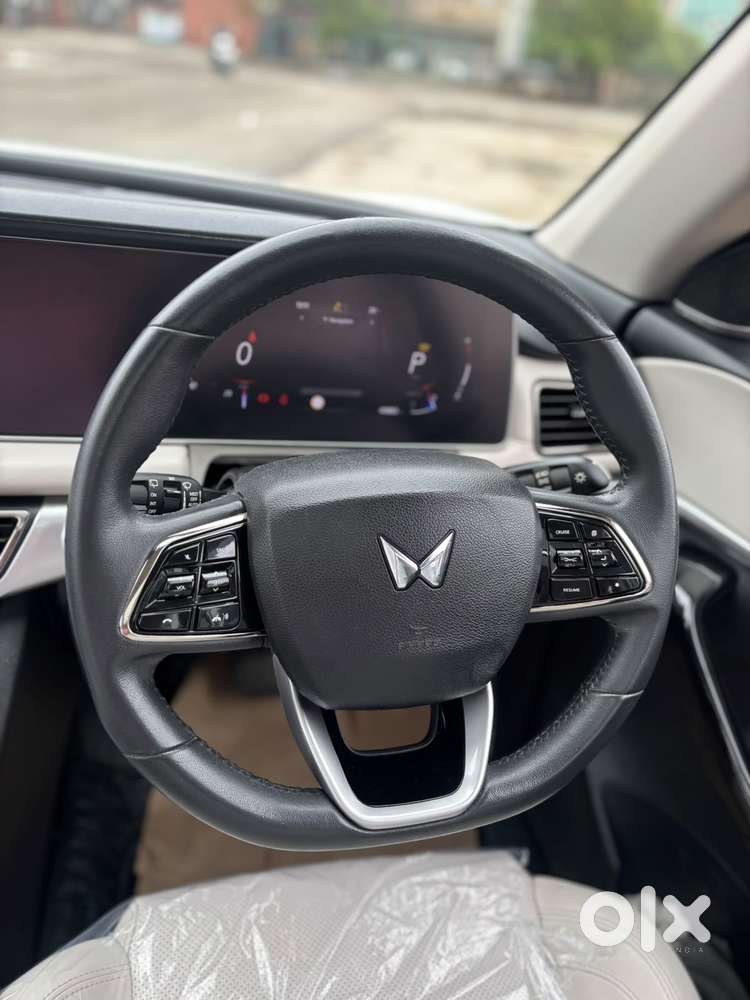 Mahindra Xuv700 2.0 Ax 7 Petrol At Luxury Pack Str, 2024, Petrol