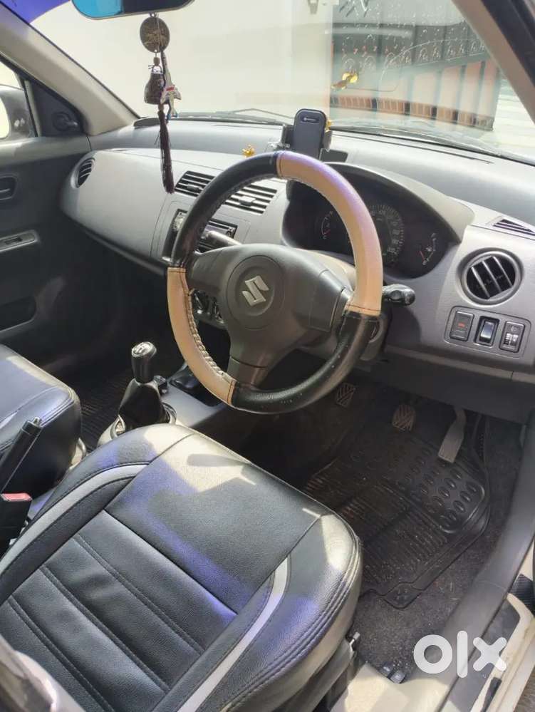 Maruti Suzuki Swift Lxi 2011