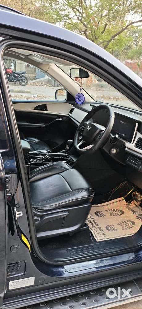 Mahindra Xuv700 2.0 Ax 5 Petrol At Str, 2022, Petrol