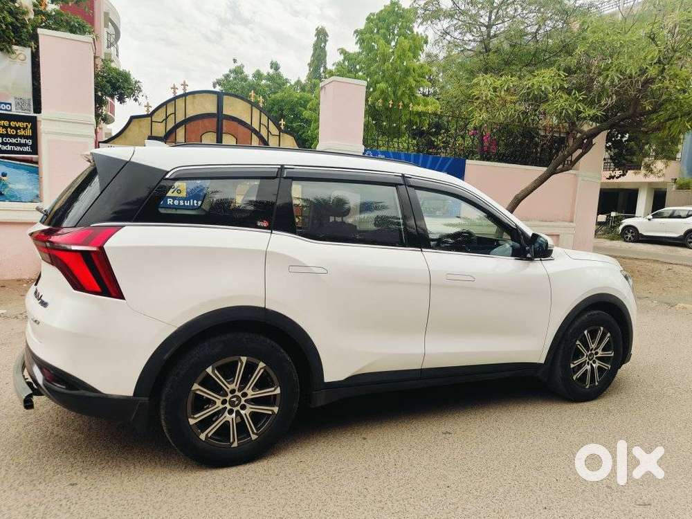 Mahindra Xuv700 2.0 Ax 7 Petrol Mt Str, 2021, Petrol