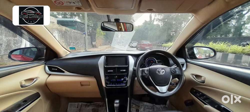 Toyota Yaris V Cvt, 2018, Petrol