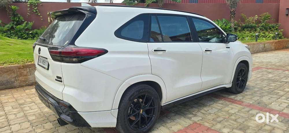 Toyota Innova Hycross 2.0 Zx Hybrid 7 Str, 2024, Petrol