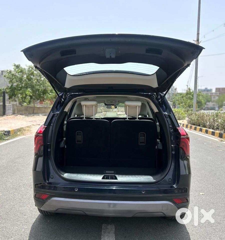 Mahindra Xuv700 2.0 Ax 7 Petrol At Luxury Pack Str, 2025, Petrol