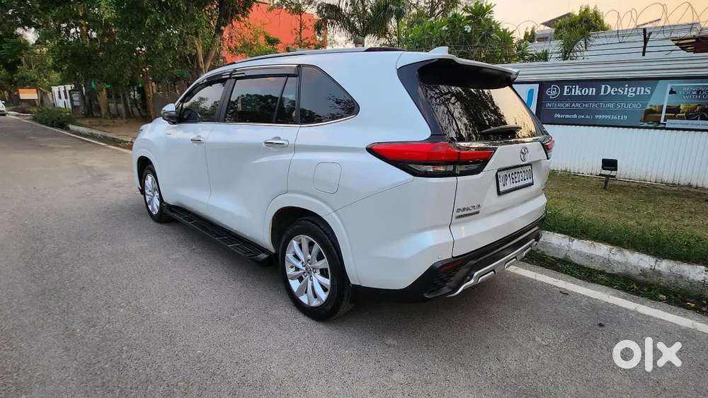 Toyota Innova Hycross 2024 Petrol Well Maintained