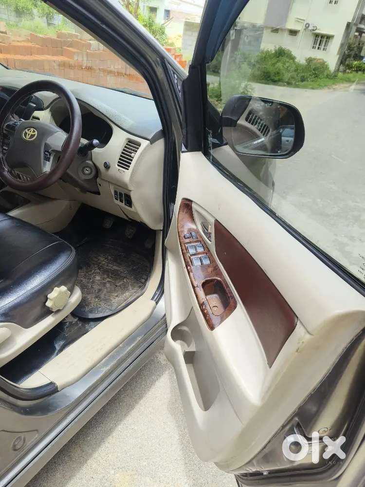 Toyota Innova 2.5 V Diesel 2013