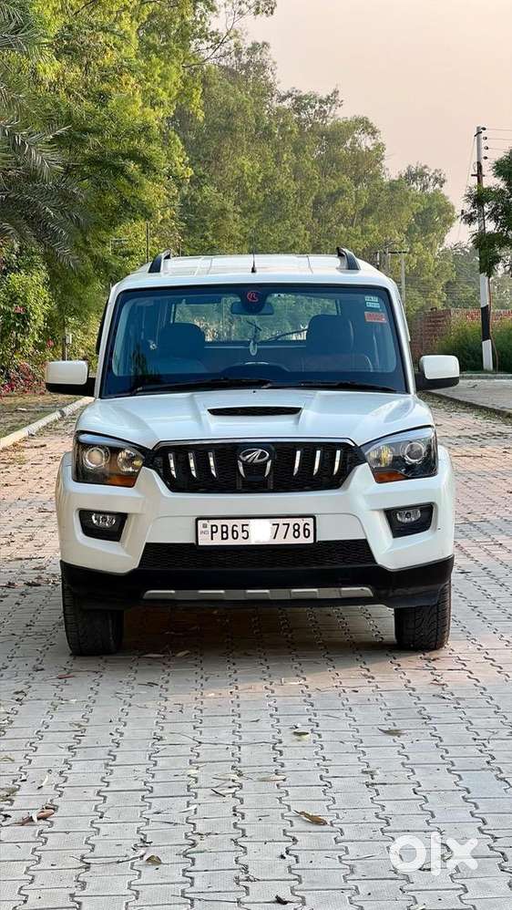 Mahindra Scorpio S10 Intelli Hybrid Diesel 2017