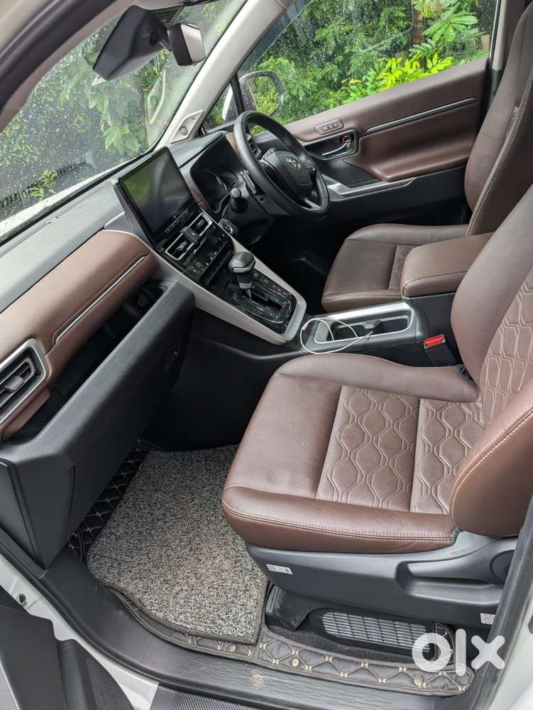 Toyota Innova Hycross 2024