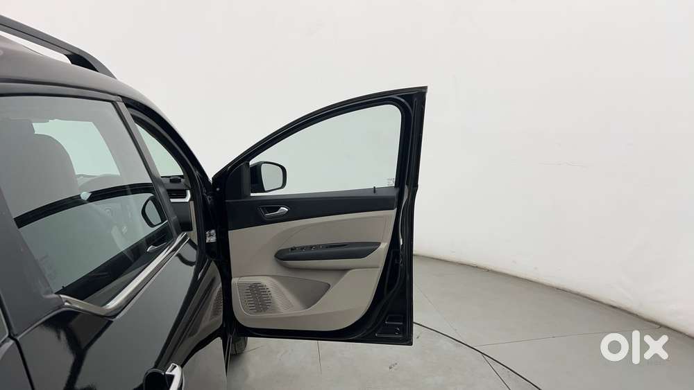 Renault Triber Rxz, 2024, Petrol