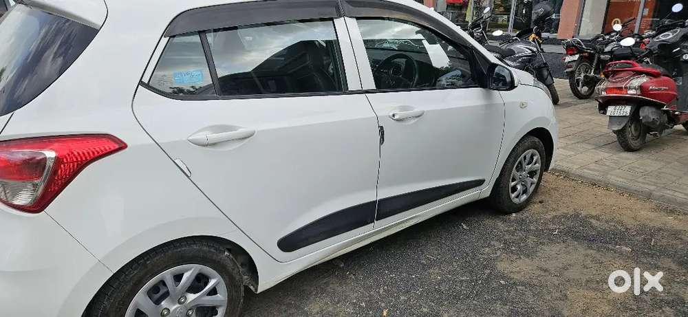 Hyundai Grand I10 2017 Cng & Hybrids Well Maintained, New Tyre, Batter