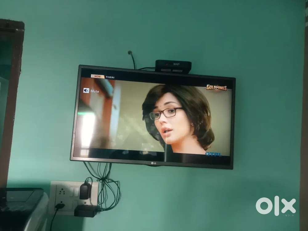 Urgent sale LG 32 inch LED with Voltas inverter AC