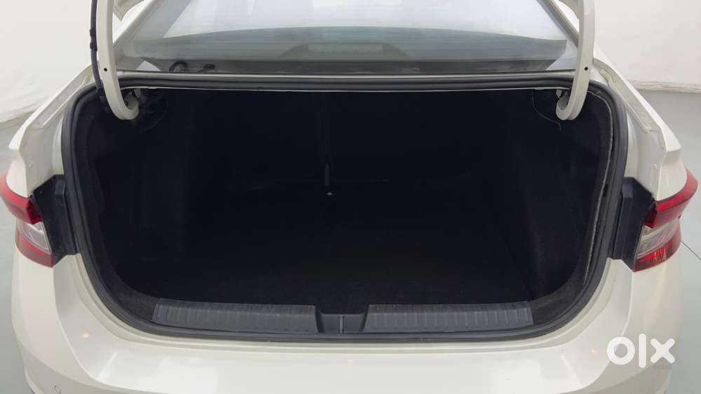 Skoda Slavia Style 1.0l Tsi At, 2022, Petrol