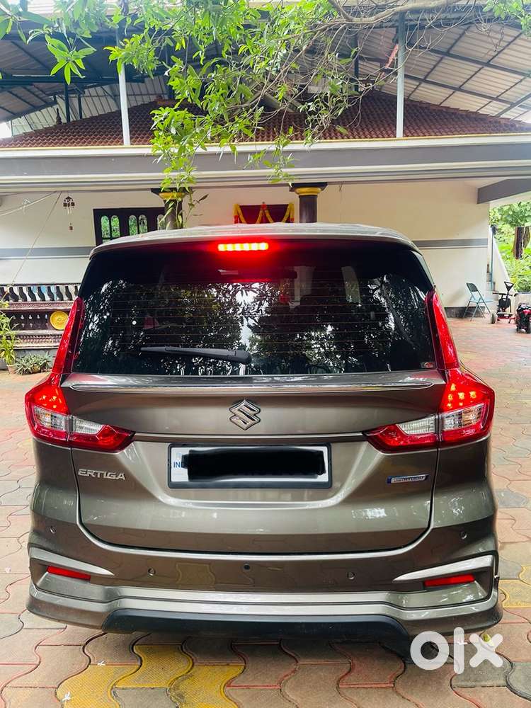 Maruti Suzuki Ertiga Zxi +at 2025