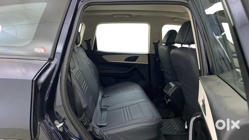 Mahindra Xuv700 2.0 Ax 5 Petrol At Str, 2023, Petrol