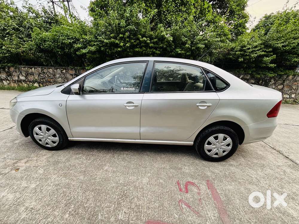 Skoda Rapid 1.6 Mpi Ambition, 2012, Petrol