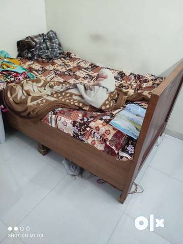 Old bed clearance for sale olx