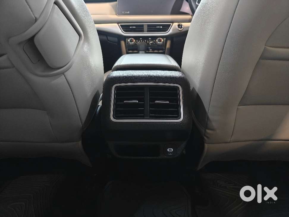 Mahindra Xuv700 2.2 Ax 7 Diesel At Luxury Pack Str Awd, 2023, Diesel