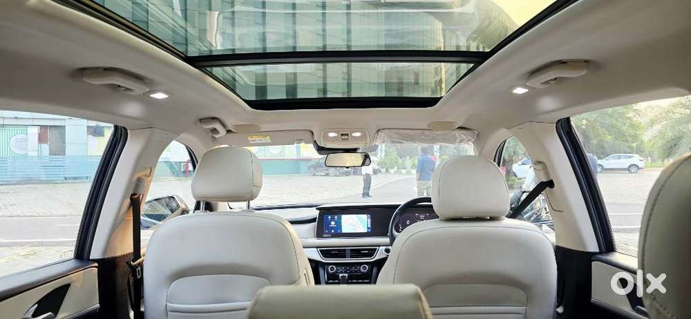 Mahindra Xuv700 2.2 Ax 7 Diesel At Luxury Pack Str Awd, 2022, Diesel