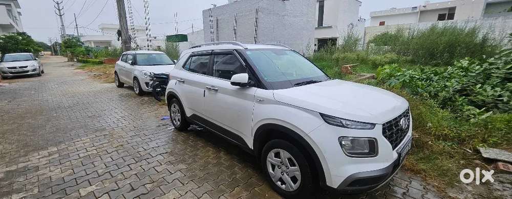 Hyundai Venue 2021 Petrol 62358 Km Driven