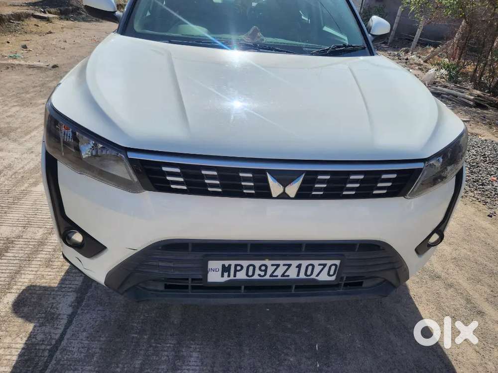 Mahindra Xuv300 2023 Petrol Well Maintained