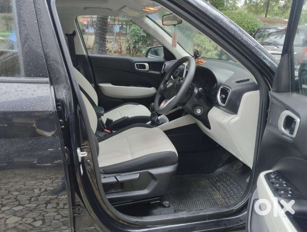 Hyundai Venue Petrol Manual 2025