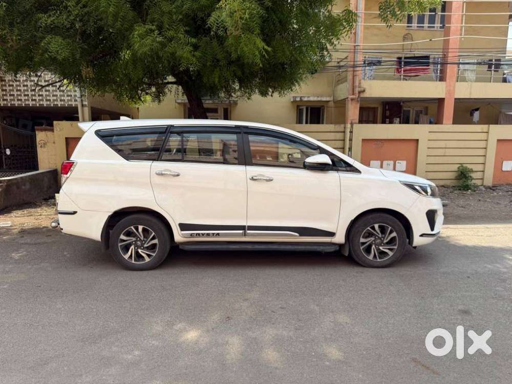 Toyota Innova Crysta [2020-ongoing] 2.7 Gx Mt 8 Str, 2022, Diesel