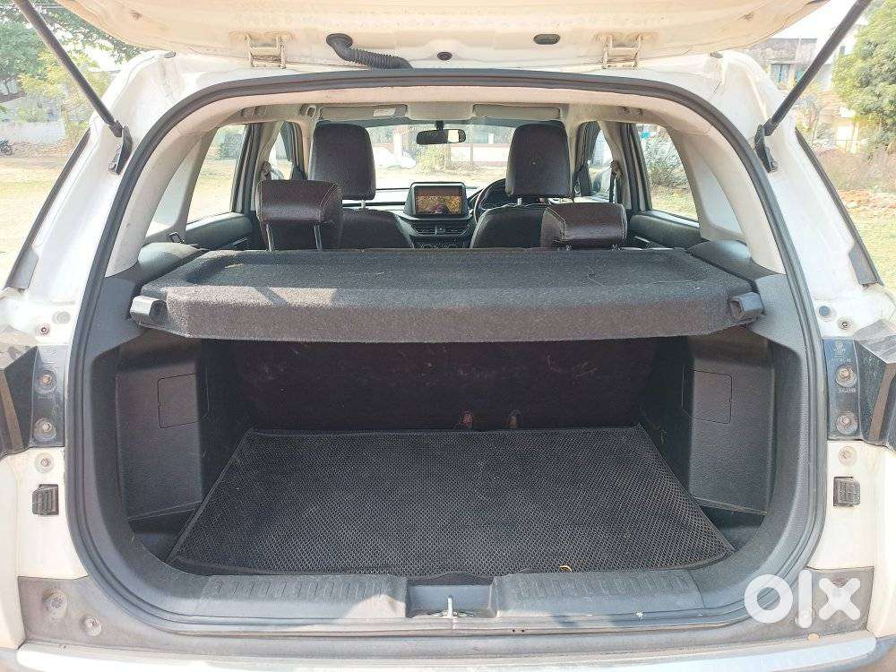 Maruti Suzuki Brezza 1.5 Lxi Smart Hybrid, 2023, Petrol