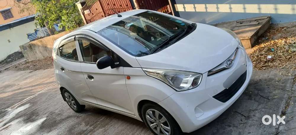 Hyundai Eon Magna 2013 White