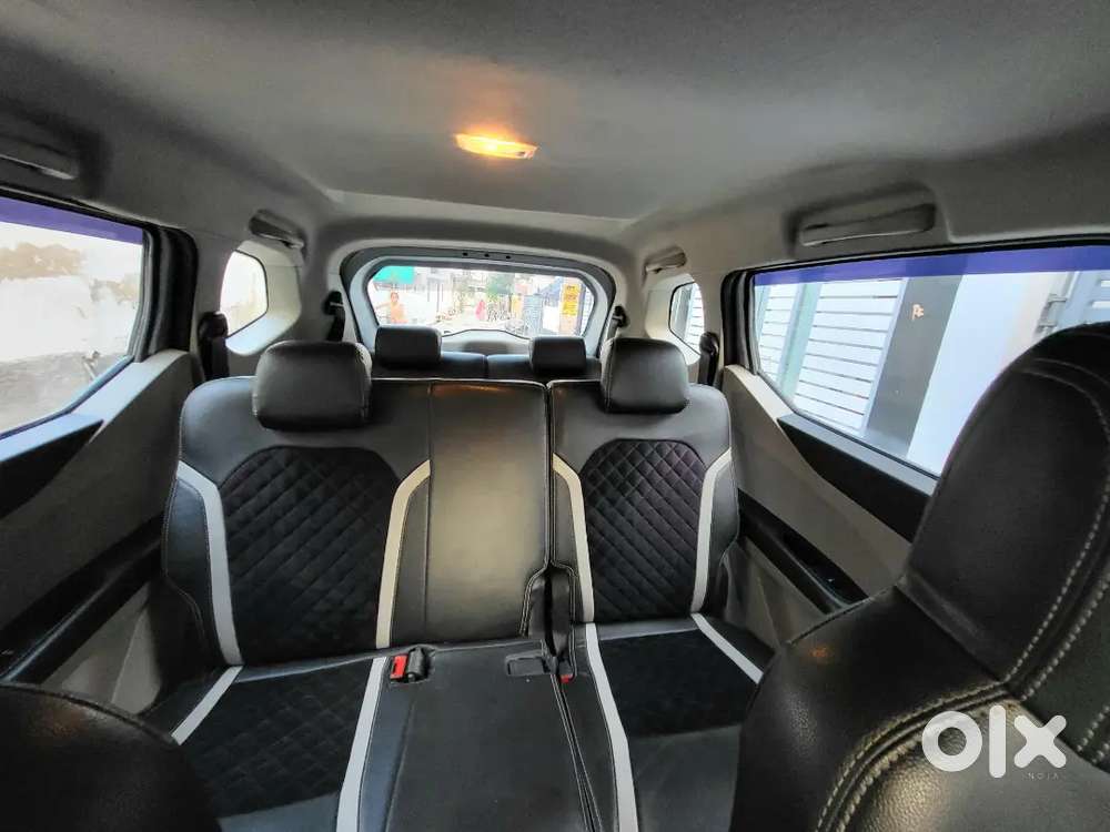 Renault 7-seater Car Showroom Condition