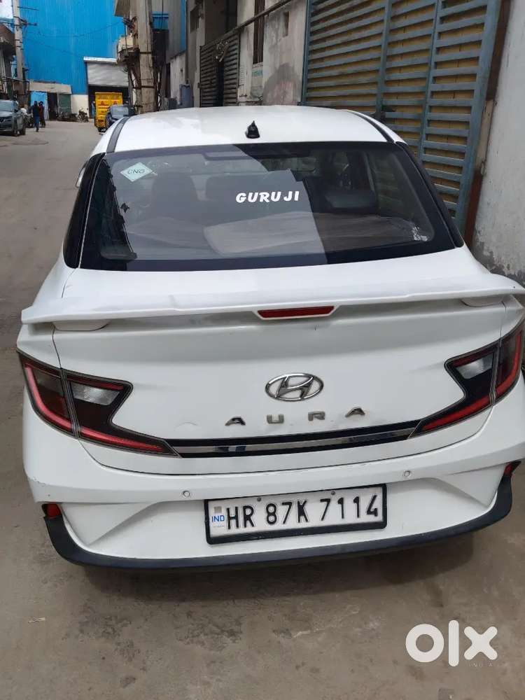 1 Handed Car Near And Clean