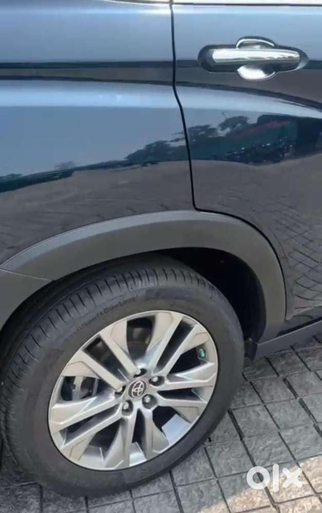 Toyota Innova Hycross