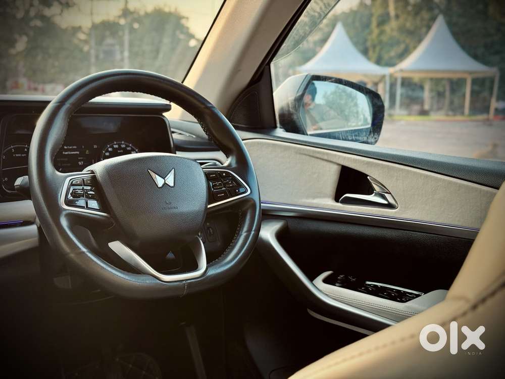 Mahindra Xuv700 2.0 Mx Petrol Mt 5 Str, 2024, Petrol