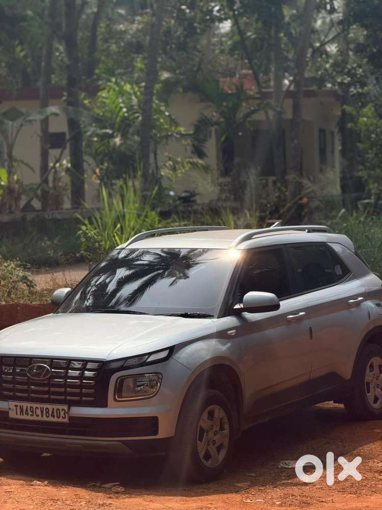 Hyundai Venue 2022 Petrol Well Maintained