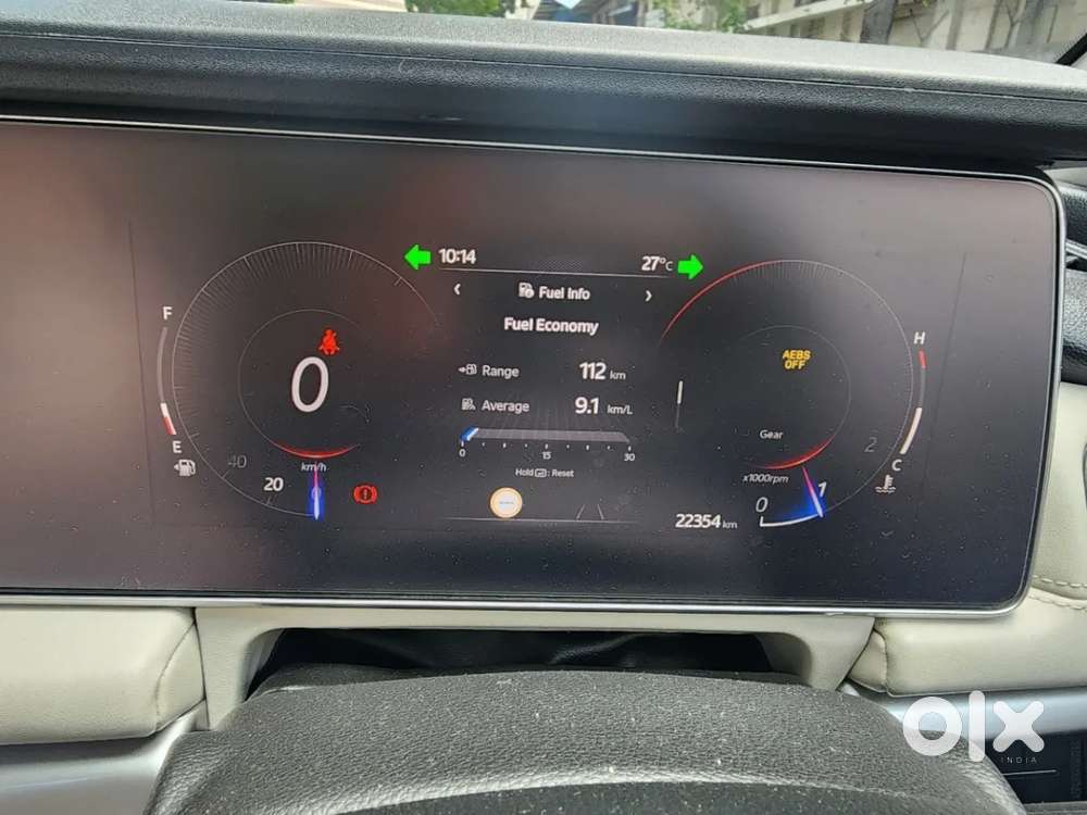 Mahindra Xuv700 2.0 Ax 7 Petrol Mt Str, 2025, Petrol