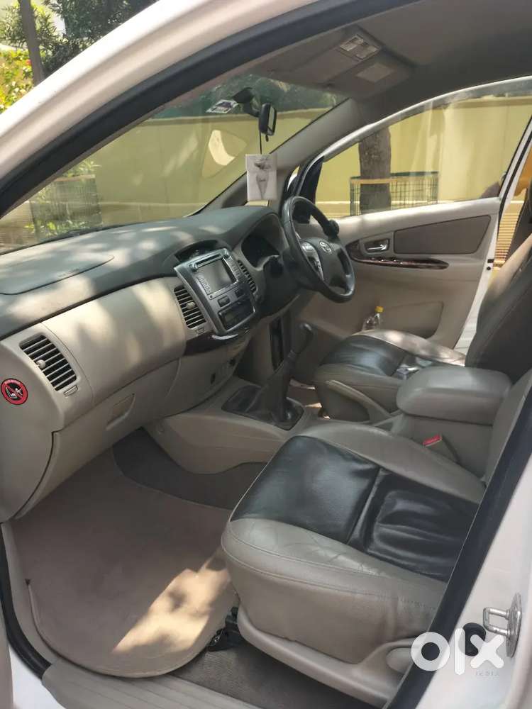 Toyota Innova 2014