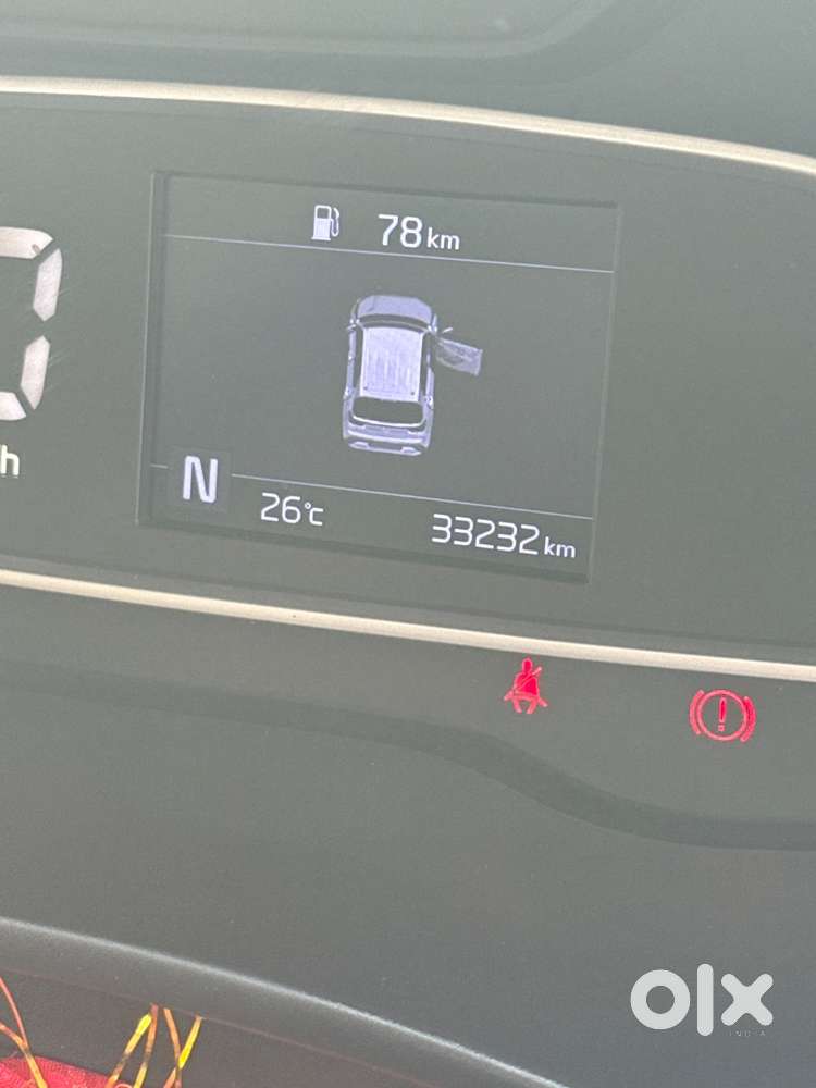 Kia Sonet 2023 Petrol Semi Automatic -black Color With Sunroof