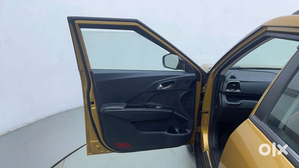 Mahindra Xuv300 Turbosport W8, 2023, Petrol