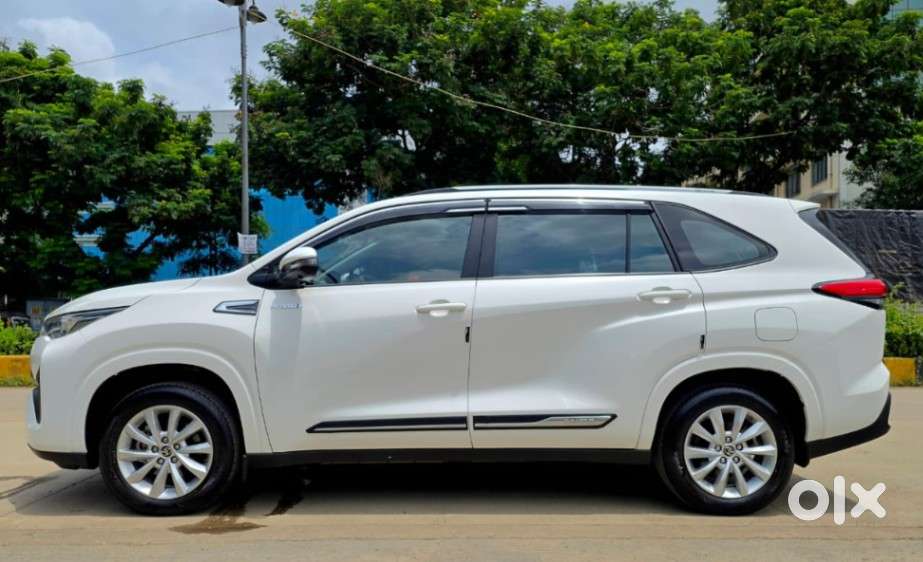 Toyota Innova Hycross 2.0 Vx Hybrid 7 Str, 2023, Petrol