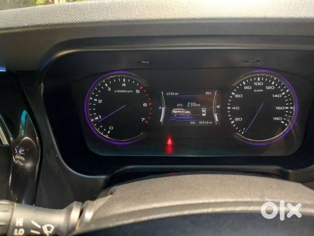 Mahindra Marazzo M6, 2019, Diesel