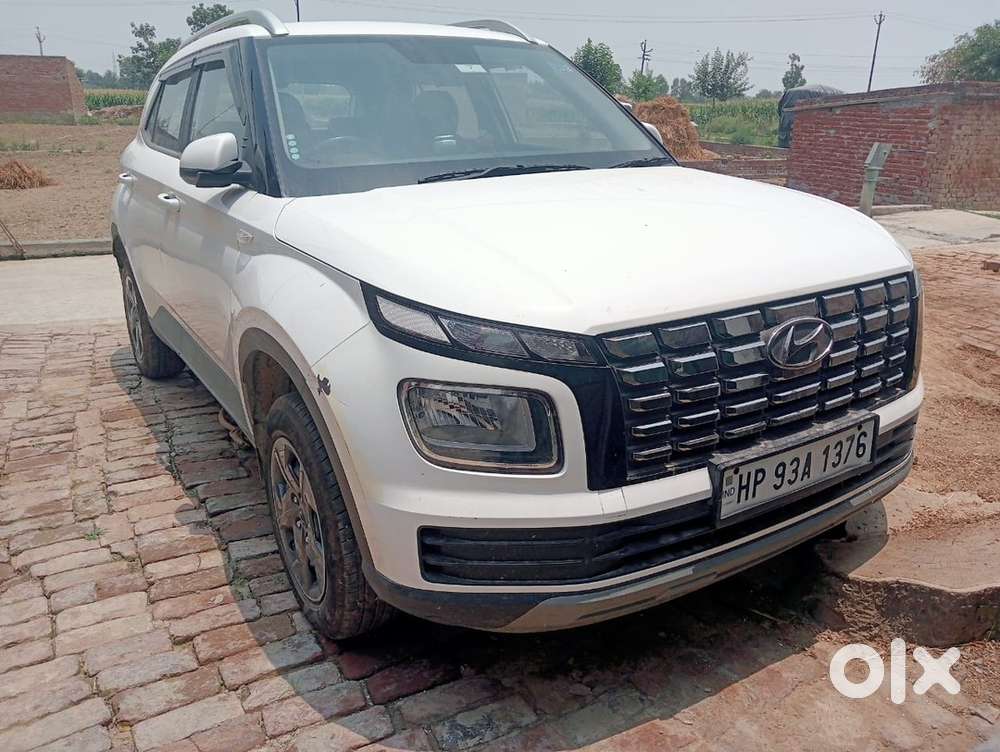 Hyundai Venue Petrol 2024