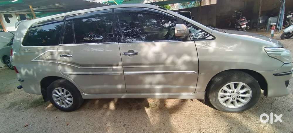 Toyota Innova 2.5 V 2012 Diesel Manual