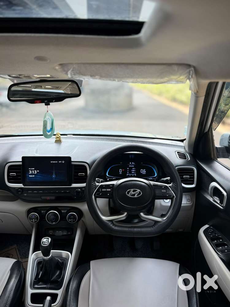 Hyundai Venue Sx Dual Tone, 2022, Cng & Hybrids