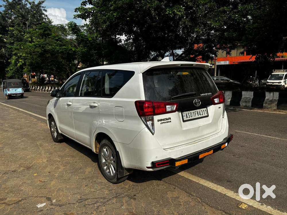 Toyota Innova Crysta [2020-ongoing] 2.4 Gx 8 Str, 2024, Diesel