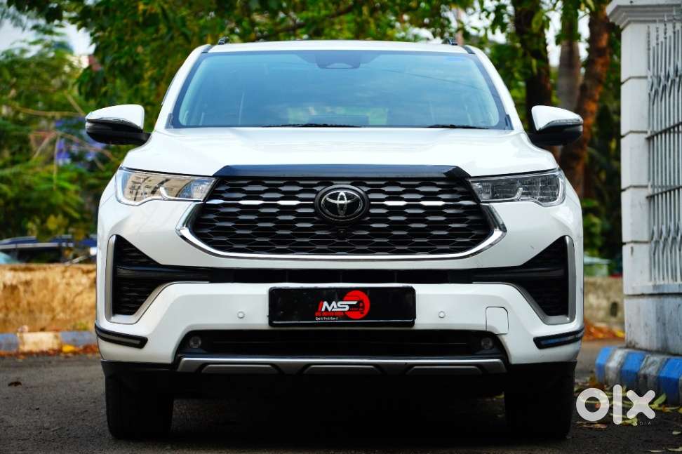 Toyota Innova Hycross 2.0 Zx Hybrid 7 Str, 2023, Petrol