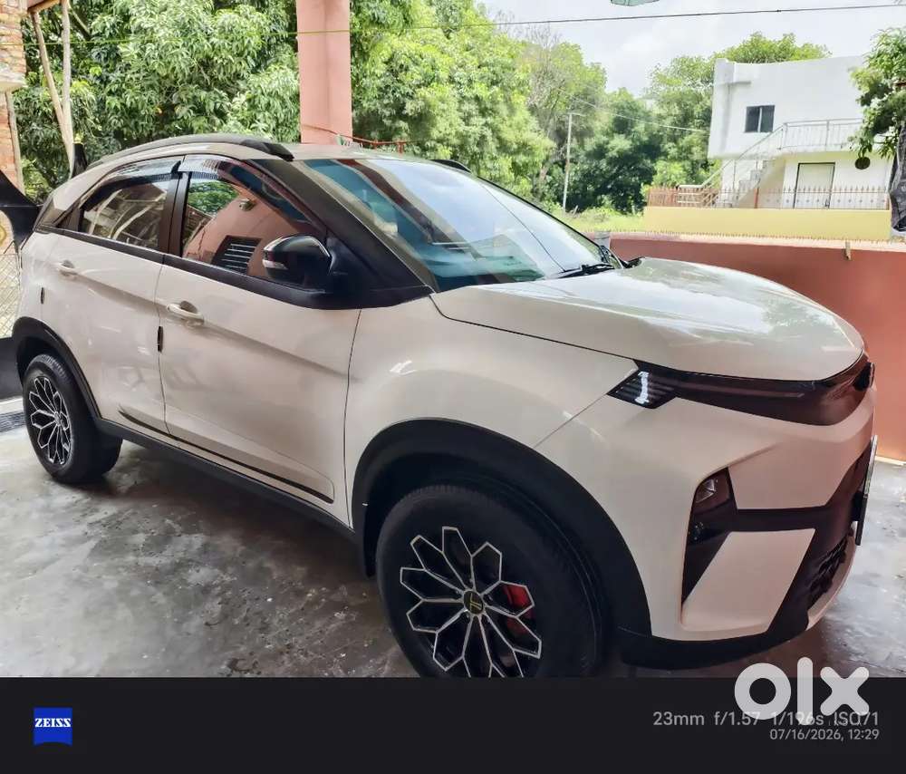 Tata Nexon Pure Plus Sunroof Petrol Manual 2025 Variant