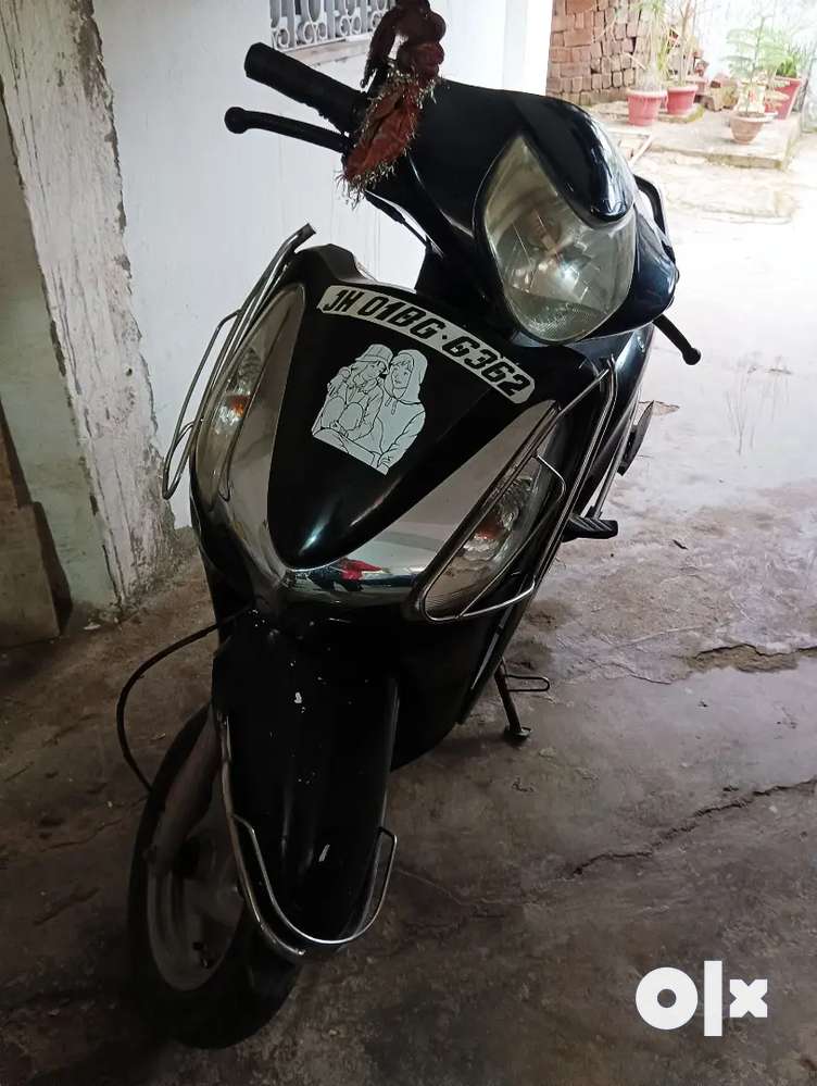 Scooty Is In Mint Condition. - Scooters - 1754047986