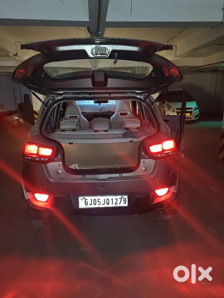 Mahindra Kuv100 K8 Petrol 6 Seater (top Model )